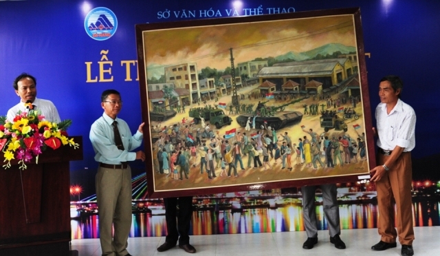 Văn nghệ sĩ hiến tặng 21 tác phẩm cho Bảo tàng Mỹ thuật Đà Nẵng