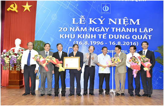 Ban quản lý Khu kinh tế Dung Quất đón nhận Huân chương Lao động hạng Nhất
