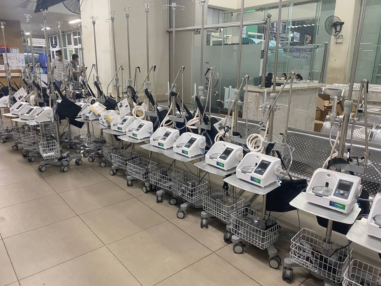 VPBank tiếp tục chi viện khẩn cấp 1.000 máy thở oxy dòng cao cho “tâm dịch” phía Nam