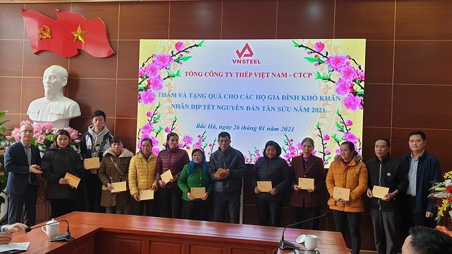 Tổng Công ty Thép Việt Nam trao quà Tết 2021 đến đồng bào nghèo tỉnh Lào Cai
