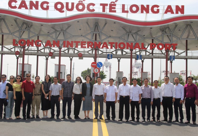 Đoàn các  cơ quan báo chí Trung ương và TP. HCM thăm và làm việc tại tỉnh Long An